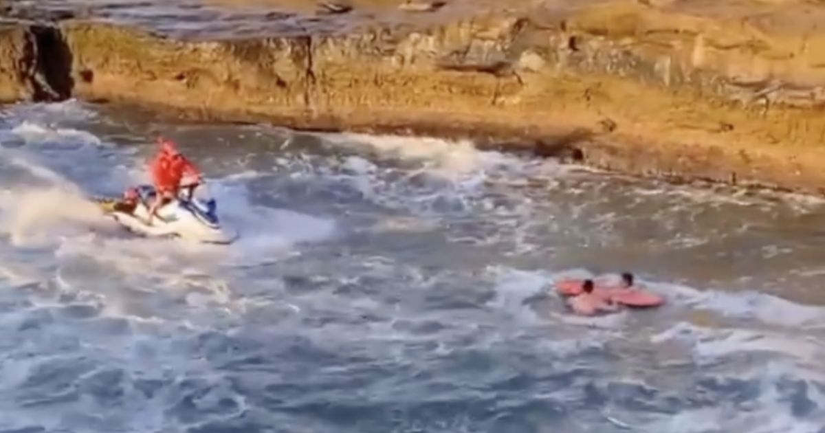 Man rescued by lifeguards after jumping from Sunset Cliffs into ocean