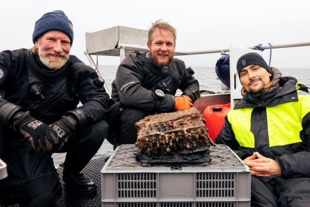 Divers discover Nazi WW2 enigma machine in Baltic Sea