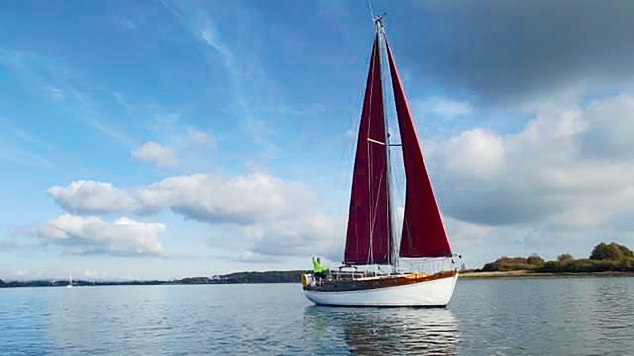 Great seamanship: unstepping a solid wood mast solo