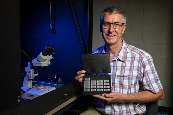World's first graphene circuit generates limitless power from thermal motion