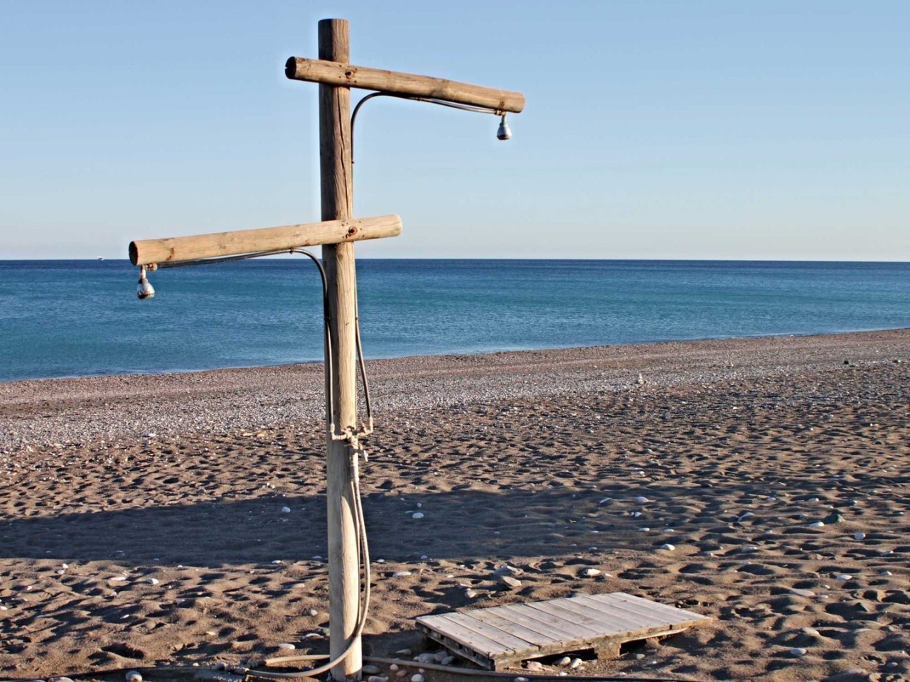 Beach showers are washing pollutants into the ocean