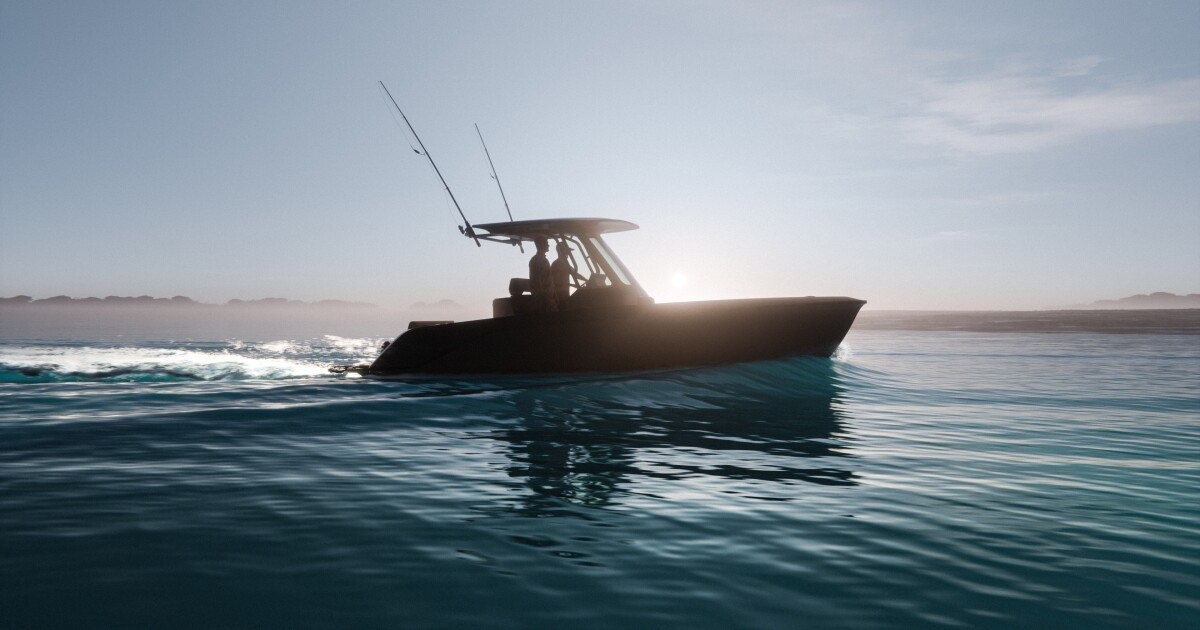Center console electric boat built for comfort and social connection