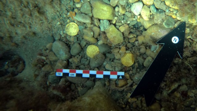 Amateur freedivers find gold treasure dating to the fall of the Roman Empire