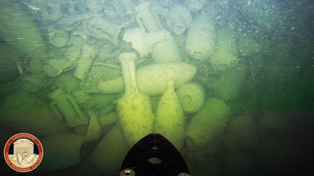 Discovery of Roman Shipwreck With Hundreds of Amphorae In Italy