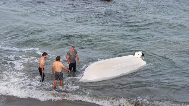 Taieri Mouth boat capsize: Child dies following incident south of Dunedin