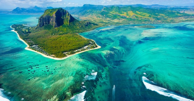 The Spectacular ‘Underwater Waterfall’ In The Middle Of The Indian Ocean