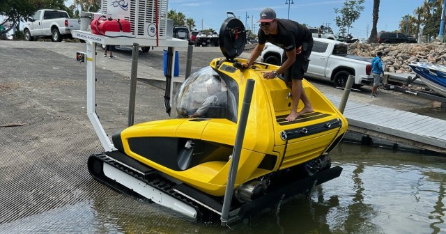 Beachlauncher allows Nemo sub pilots to drive in and out of the water