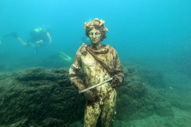 Diving among ancient ruins where Romans used to party